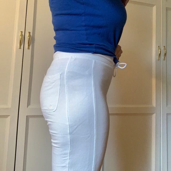 M white cotton shorts *new condition - Picture 3 of 4